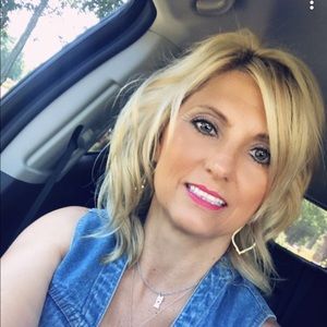 Meet your Posher, Roxanne